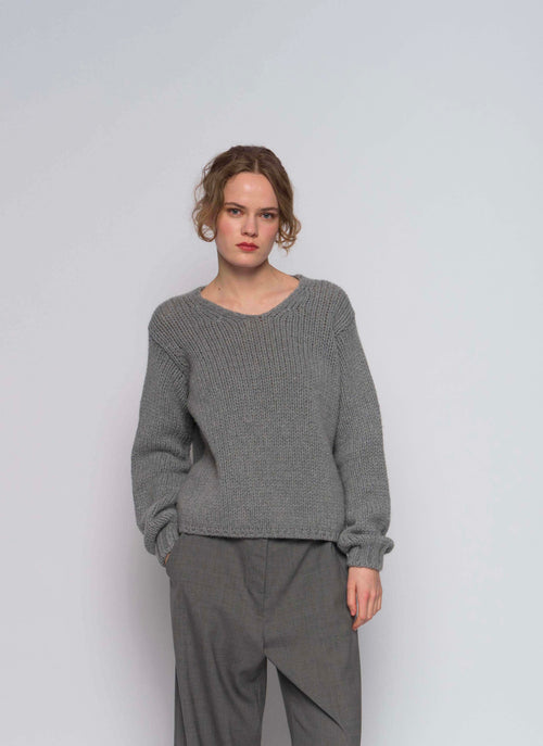 #2615 - v neck pullover