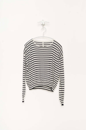 #2716 - pullover with pockets
