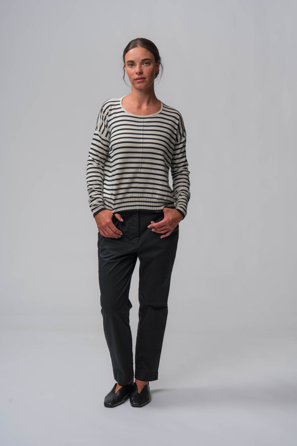 #2716 - pullover with pockets