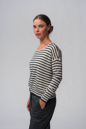 #2716 - pullover with pockets